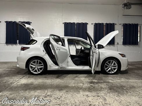 Used 2015 Lexus CT 200h w/ Seat Comfort Package FWD image 40
