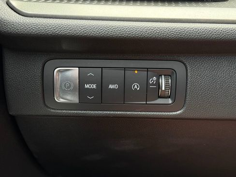 Used 2025 Chevrolet Traverse LT AWD/4WD image 19