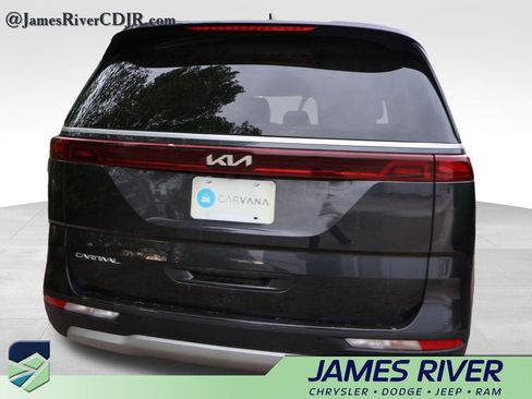Used 2023 Kia Carnival LX image 11