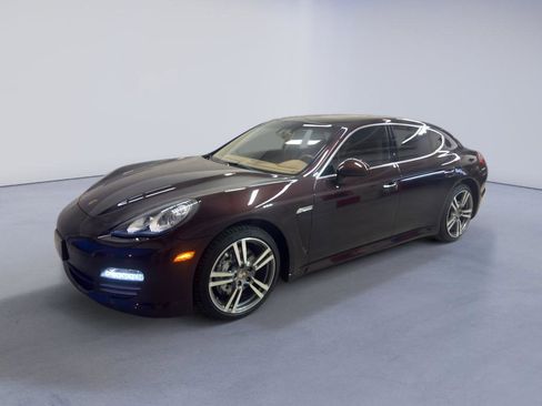 Used 2010 Porsche Panamera S RWD image 3