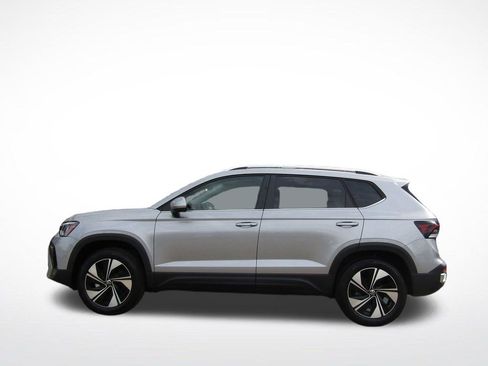 New 2026 Volkswagen Taos SE AWD/4WD image 2