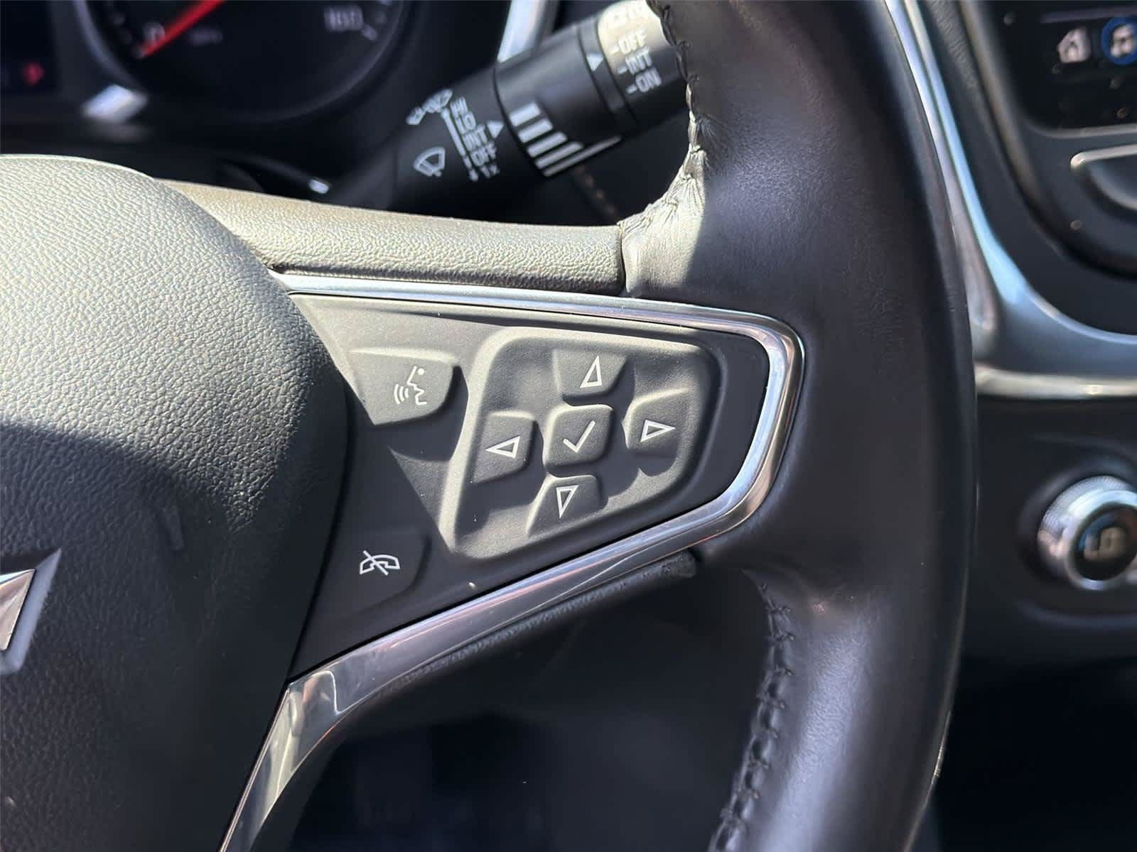 Used 2021 Chevrolet Equinox Premier FWD image 34