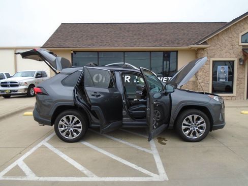 Used 2019 Toyota RAV4 XLE Premium FWD image 21
