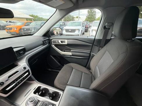Used 2023 Ford Explorer XLT AWD/4WD image 25