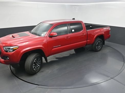 Used 2022 Toyota Tacoma TRD Sport w/ Technology Package AWD/4WD image 32