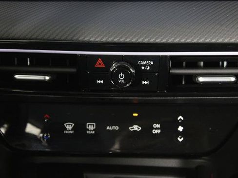 Certified 2025 Nissan Kicks SR FWD image 22