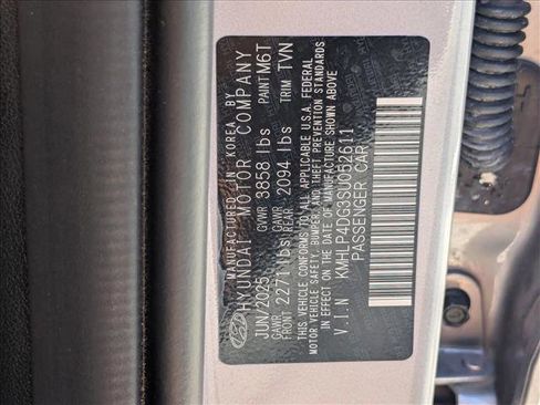 Used 2025 Hyundai Elantra Limited FWD image 24