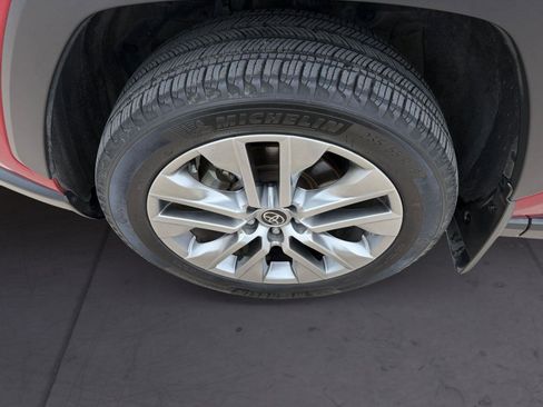 Used 2022 Toyota RAV4 XLE Premium image 14