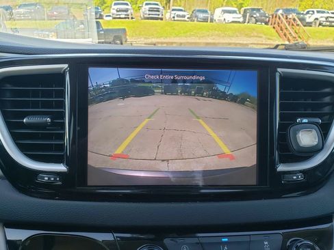 Used 2022 Chrysler Pacifica Touring-L FWD image 23