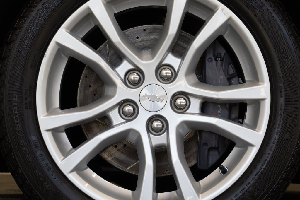 Used 2018 Chevrolet Camaro SS RWD image 11