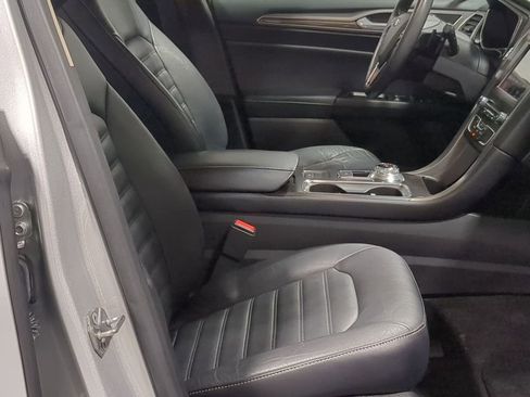 Used 2017 Ford Fusion SE w/ Fusion SE Technology Package image 35