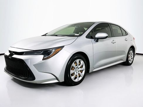 Used 2020 Toyota Corolla LE FWD image 1