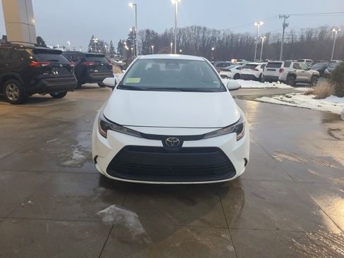 Used 2024 Toyota Corolla LE image 2