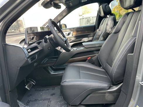 New 2026 Cadillac Vistiq Sport image 20