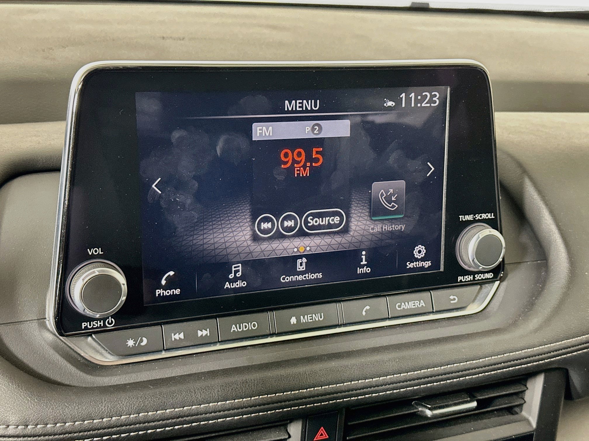 Used 2025 Nissan Rogue SV FWD image 19