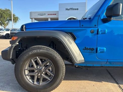 Used 2025 Jeep Wrangler Unlimited Sport AWD/4WD image 9