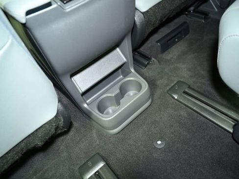 Used 2024 Toyota Sienna Limited image 46