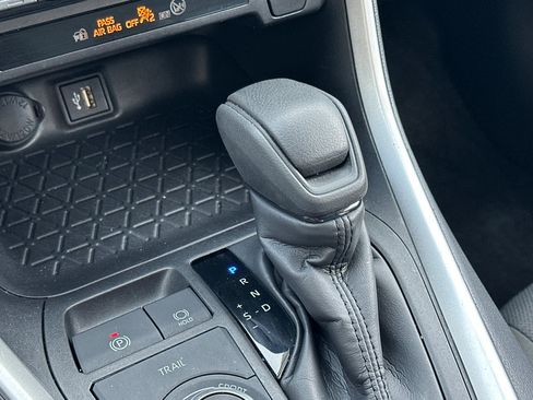 Used 2025 Toyota RAV4 XLE image 21