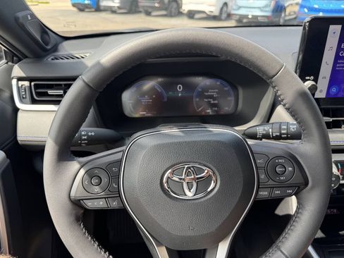Used 2023 Toyota RAV4 XSE AWD/4WD image 16