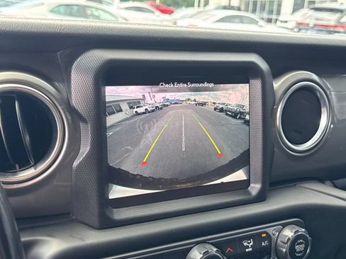 Used 2020 Jeep Wrangler Unlimited Sahara AWD/4WD image 23