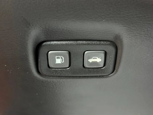 Used 2005 Chevrolet Corvette Coupe w/ Preferred Equipment Group RWD image 25
