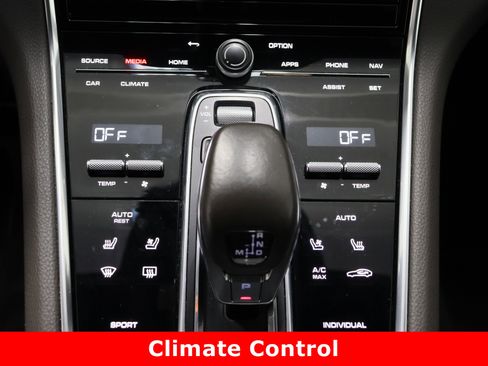 Used 2021 Porsche Panamera 4 image 20