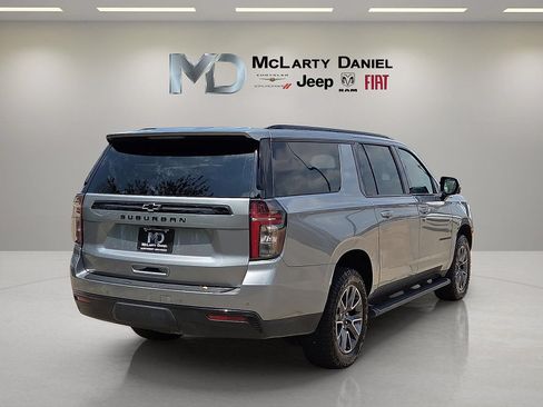 Used 2024 Chevrolet Suburban Z71 w/ Luxury Package AWD/4WD image 5