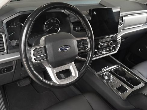 Used 2024 Ford Expedition XLT RWD image 9