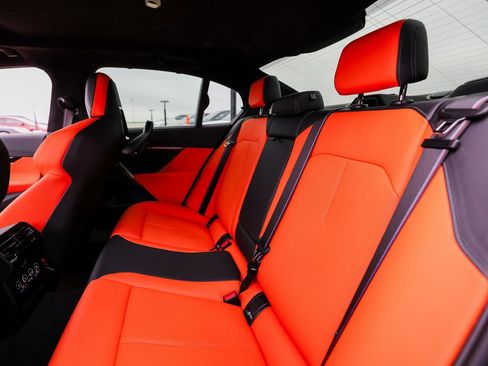 Used 2025 BMW M5 w/ Carbon Package image 25