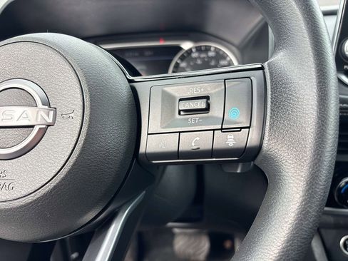 Used 2023 Nissan Rogue SV image 17