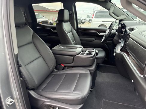 Used 2026 GMC Sierra 1500 SLT AWD/4WD image 9