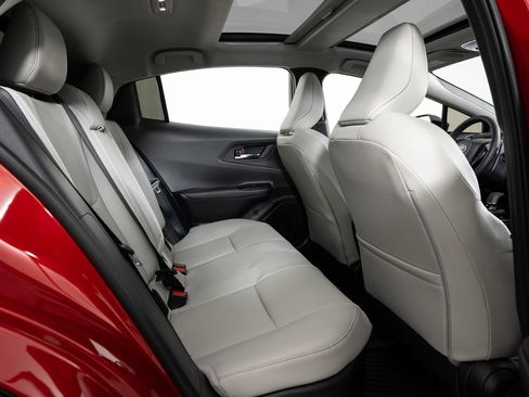 Used 2025 Toyota Prius XLE image 23