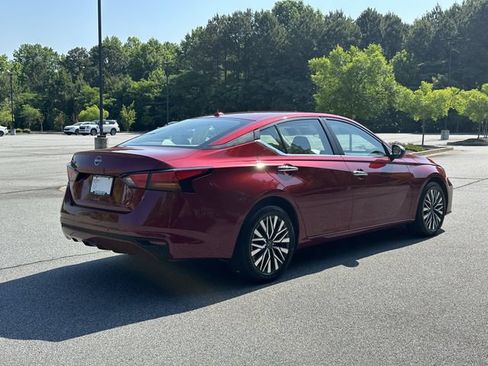 Certified 2025 Nissan Altima 2.5 SV FWD image 9