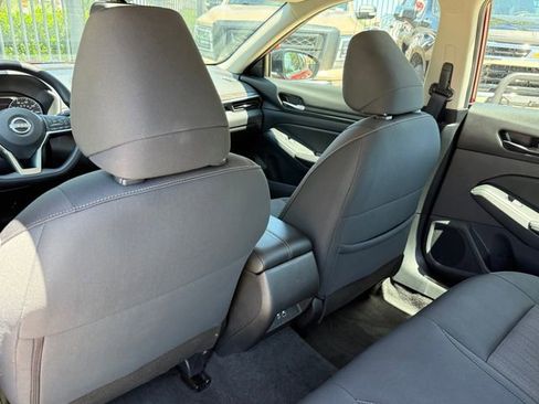 Used 2025 Nissan Altima 2.5 SV FWD image 25