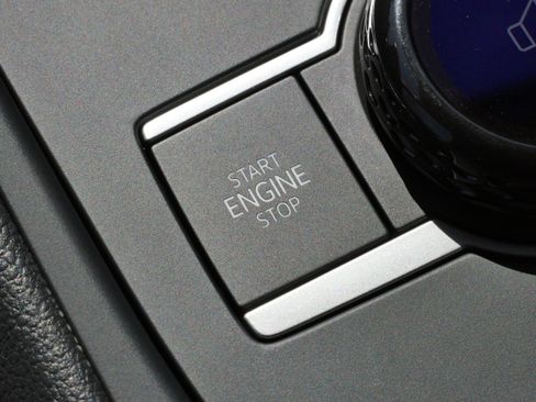 Certified 2025 Volkswagen Tiguan SE AWD/4WD image 27