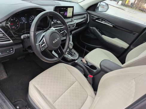Used 2023 Kia Seltos EX image 12