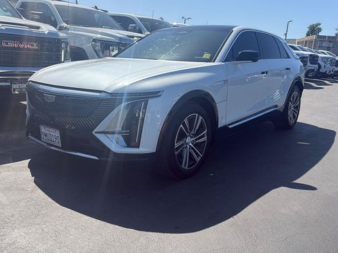 Used 2024 Cadillac Lyriq Luxury RWD image 1