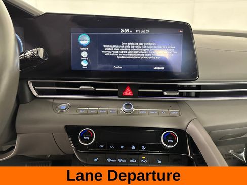 Used 2025 Hyundai Elantra SEL FWD image 17