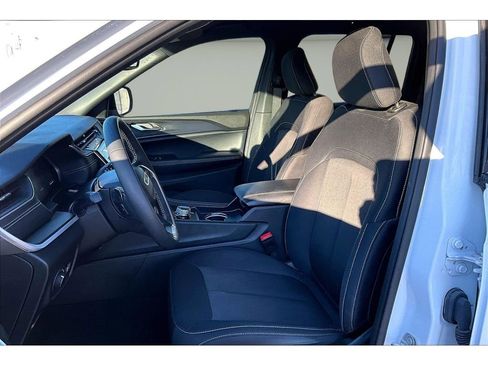 Used 2024 Jeep Grand Cherokee Laredo w/ Trailer Tow Package image 22