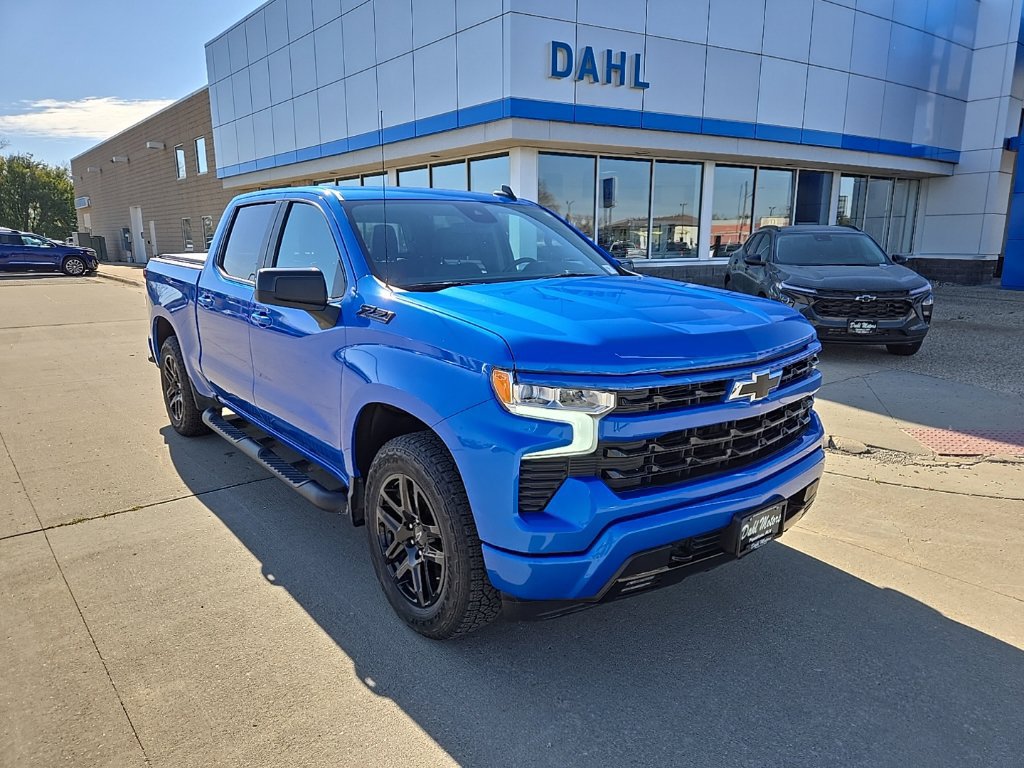 Used 2025 Chevrolet Silverado 1500 RST AWD/4WD image 2