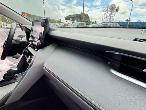 Used 2021 Toyota Venza LE AWD/4WD image 27