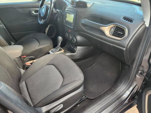 Used 2017 Jeep Renegade Latitude image 26