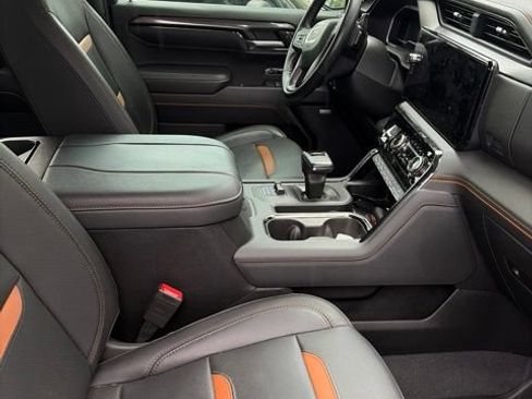 Used 2023 GMC Sierra 1500 AT4 w/ AT4 Premium Package AWD/4WD image 4