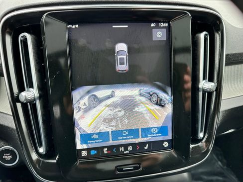Used 2025 Volvo XC40 B5 Core image 19