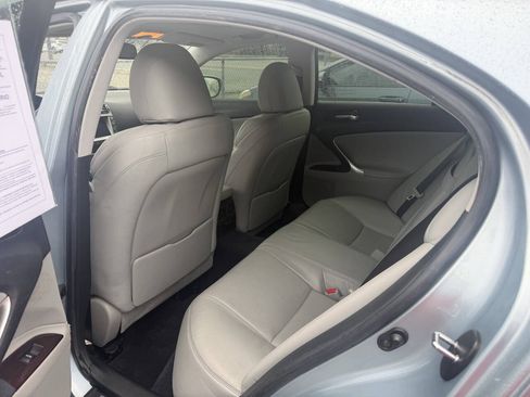Used 2007 Lexus IS 250 w/ Luxury Plus Pkg RWD image 3