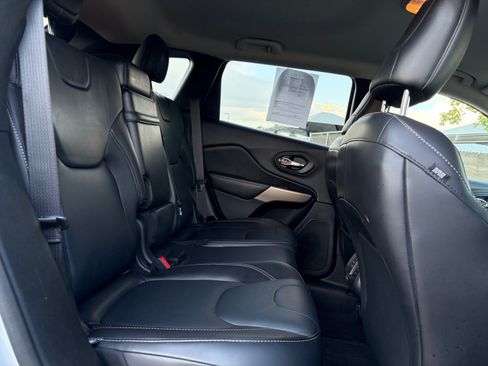 Used 2017 Jeep Cherokee Limited AWD/4WD image 32