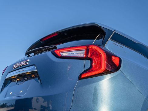 Used 2024 GMC Terrain SLE w/ Driver Convenience Package image 15