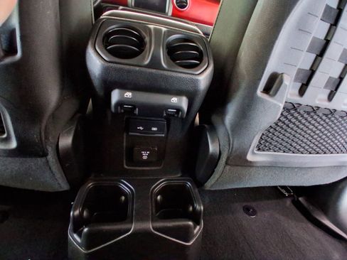 Used 2019 Jeep Wrangler Unlimited Rubicon image 19