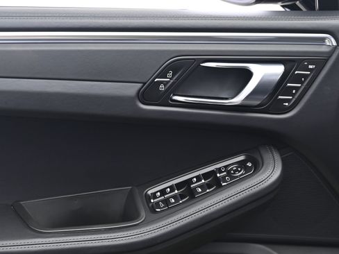 Used 2025 Porsche Macan GTS image 27