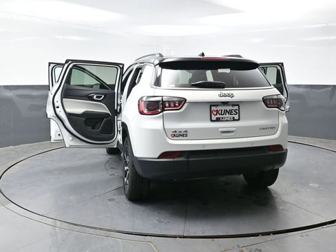 Used 2025 Jeep Compass Limited AWD/4WD image 57